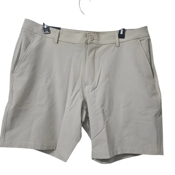 Men's Under Armour Tech Taper Shorts Size 42 Beige - Picture 1 of 8